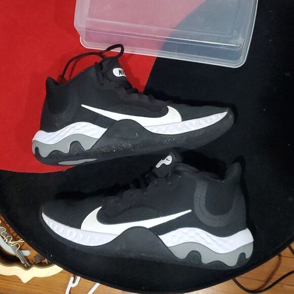 Nike Renew Elevate in Black & White Men's Size 8 - Picture 4 of 12
